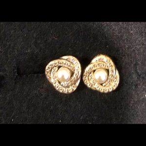 Pandora Shimmering Knot with Pearl